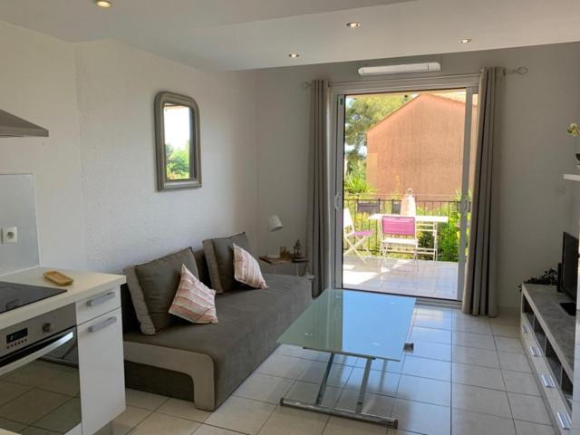 Calmeraie Plage Apartment Villeneuve-Loubet Bagian luar foto